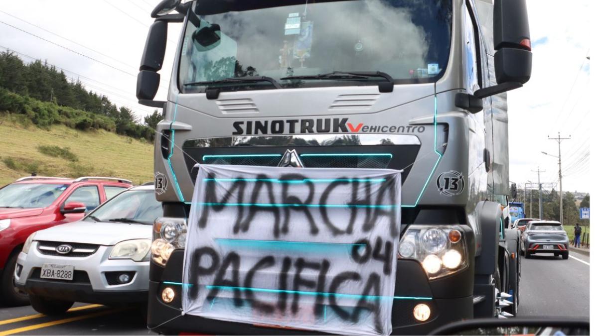 Fin del subsidio al diésel en Ecuador provoca cierres viales en Quito y anuncios de protestas