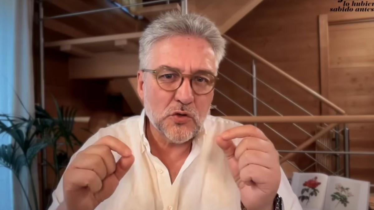 “Dejar un libro abierto en la mesa incrementa las probabilidades de leer; es un microhábito al que te autoinvitas”