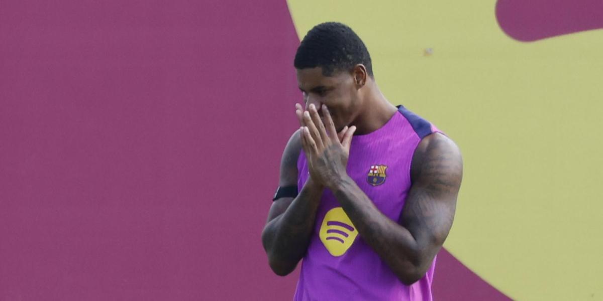 Flick, coherente: Rashford, al banquillo por un leve retraso