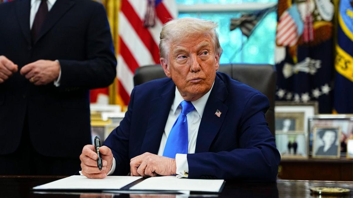 Trump ataca la inmigración legal con una tasa anual de 100.000 dólares