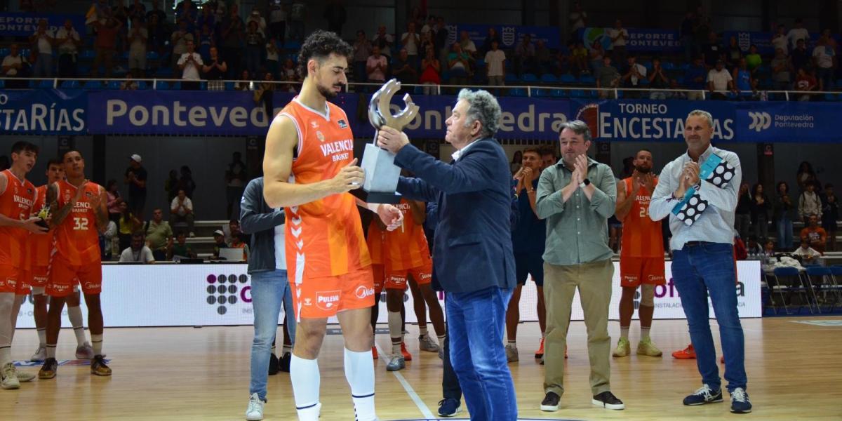 El Valencia conquista el Torneo EncestaRías ante el Breogán