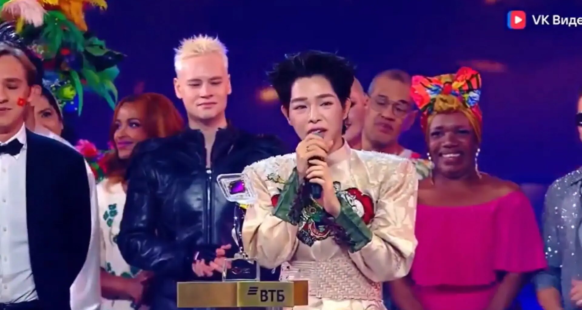 así suena la canción de Duc Phuc, ganador del festival
