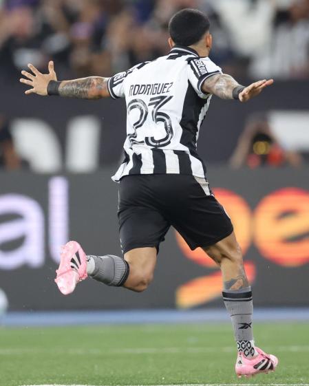Santiago Rodríguez logró el único gol del partido