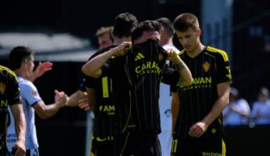 El Real Zaragoza lamenta la derrota frente al Ceuta (Foto: LALIGA).
