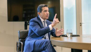El BBVA pone a prueba al accionista del Sabadell con una opa sin mejora