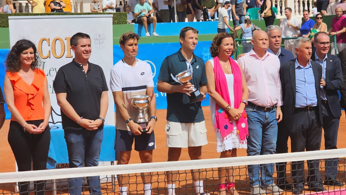 David Ferrer vence a Robredo en la III Copa Leyendas de Albacete