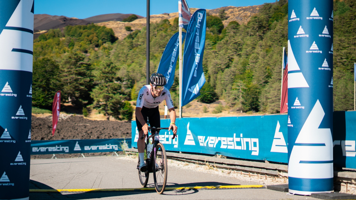 Illi Gardner y Jack Burke, campeones del primer Mundial de Everesting en el Monte Etna