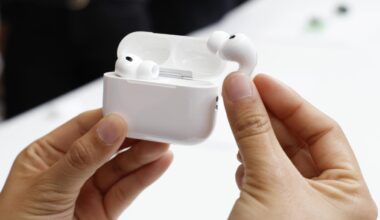 Por qué no se podrá usar la traducción simultánea de los AirPods Pro 3 en Europa