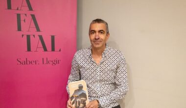 Llorenç Capdevila firma el relato ‘El desgel’ en el volumen colectivo ‘Cròniques de la veritat prohibida’. - JORDI ECHEVARRIA