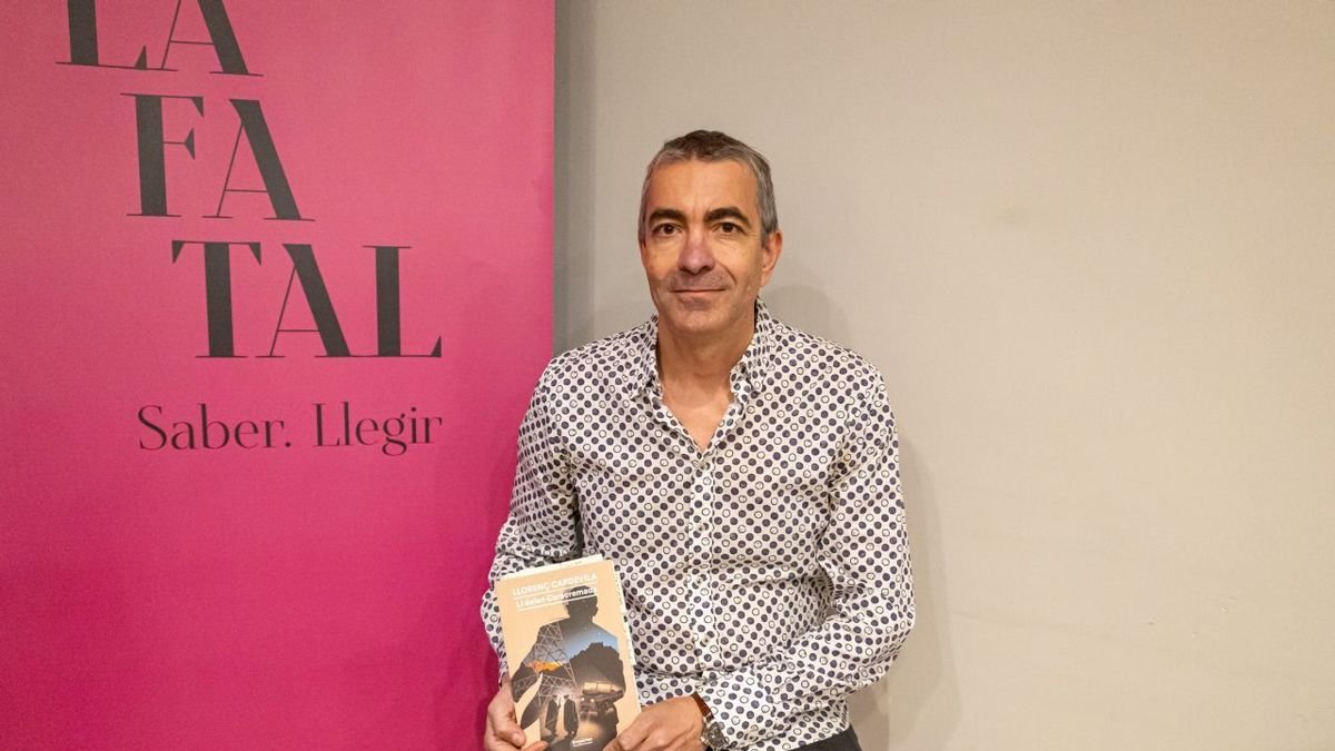 Llorenç Capdevila firma el relato ‘El desgel’ en el volumen colectivo ‘Cròniques de la veritat prohibida’. - JORDI ECHEVARRIA