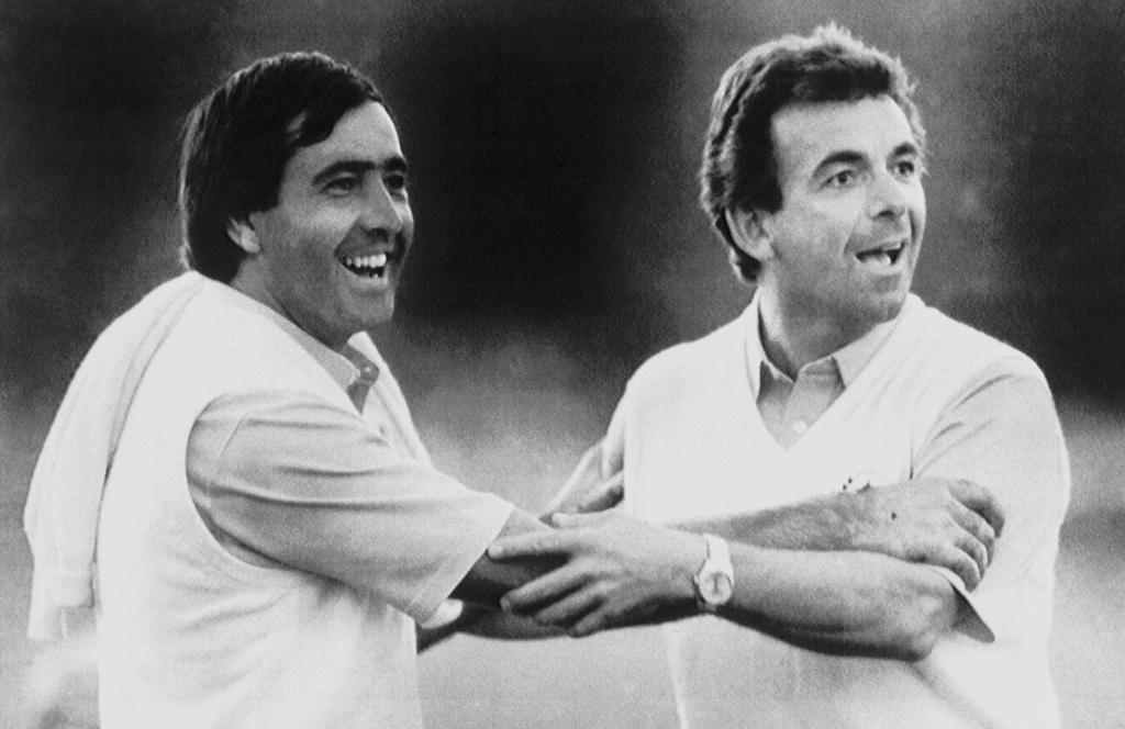 Seve y el capitán Tony Jacklin celebran la victoria