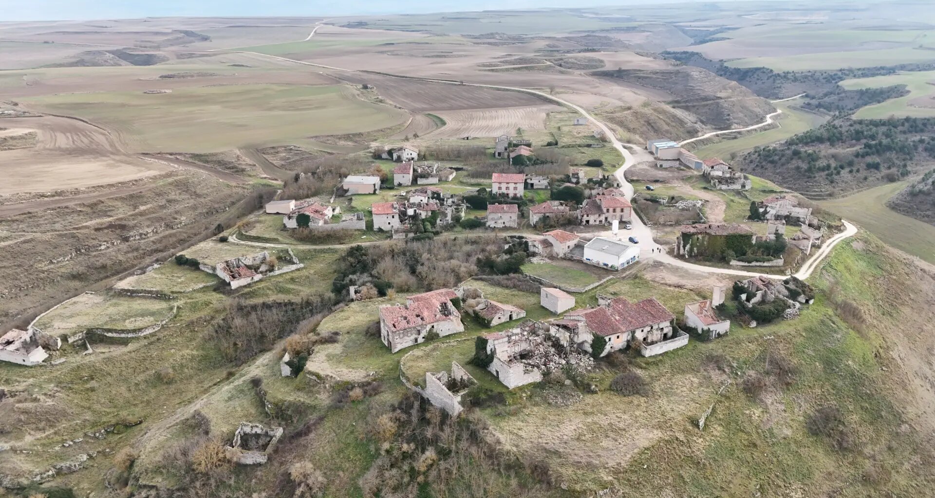 El pueblo abandonado de Burgos donde los Javis están grabando su nueva película