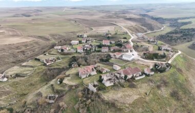 El pueblo abandonado de Burgos donde los Javis están grabando su nueva película