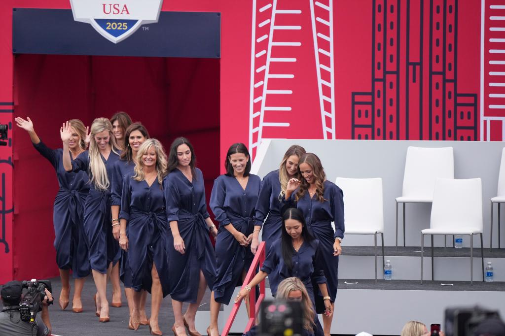 Las mujeres del equipo estadounidense en el desfile inaugural