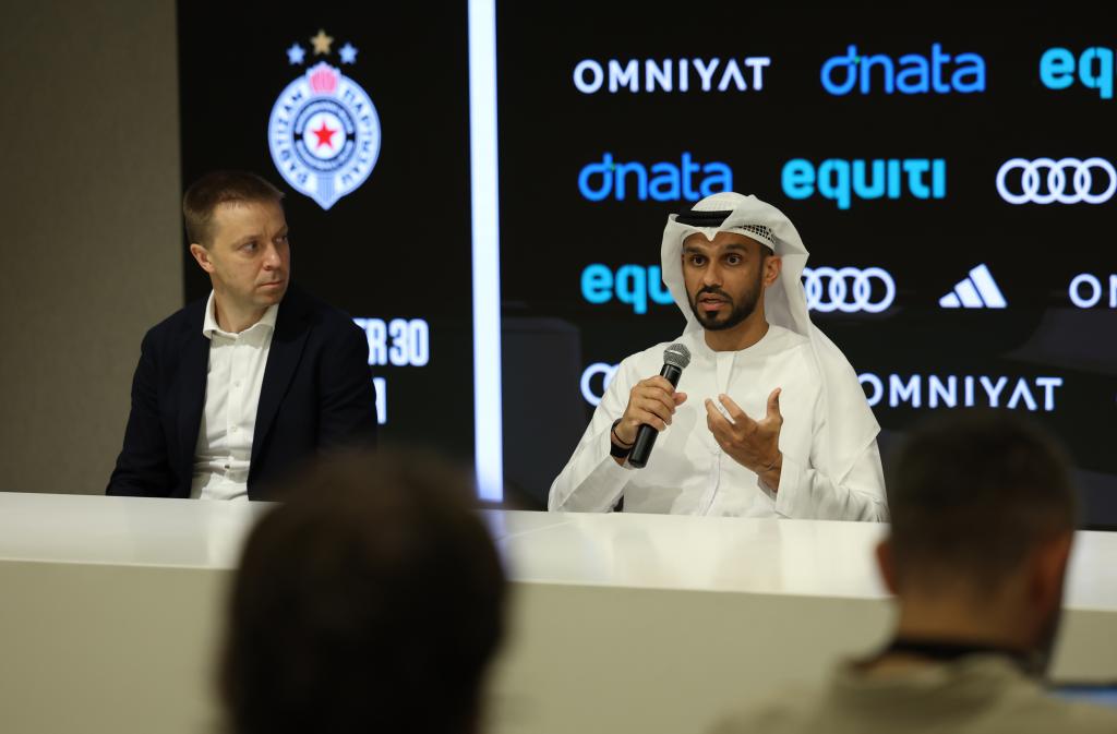Paulius Motiejunas, CEO de la Euroliga, y Eisa Sharif Al Marzooqi, Director de Deportes de Dubai.