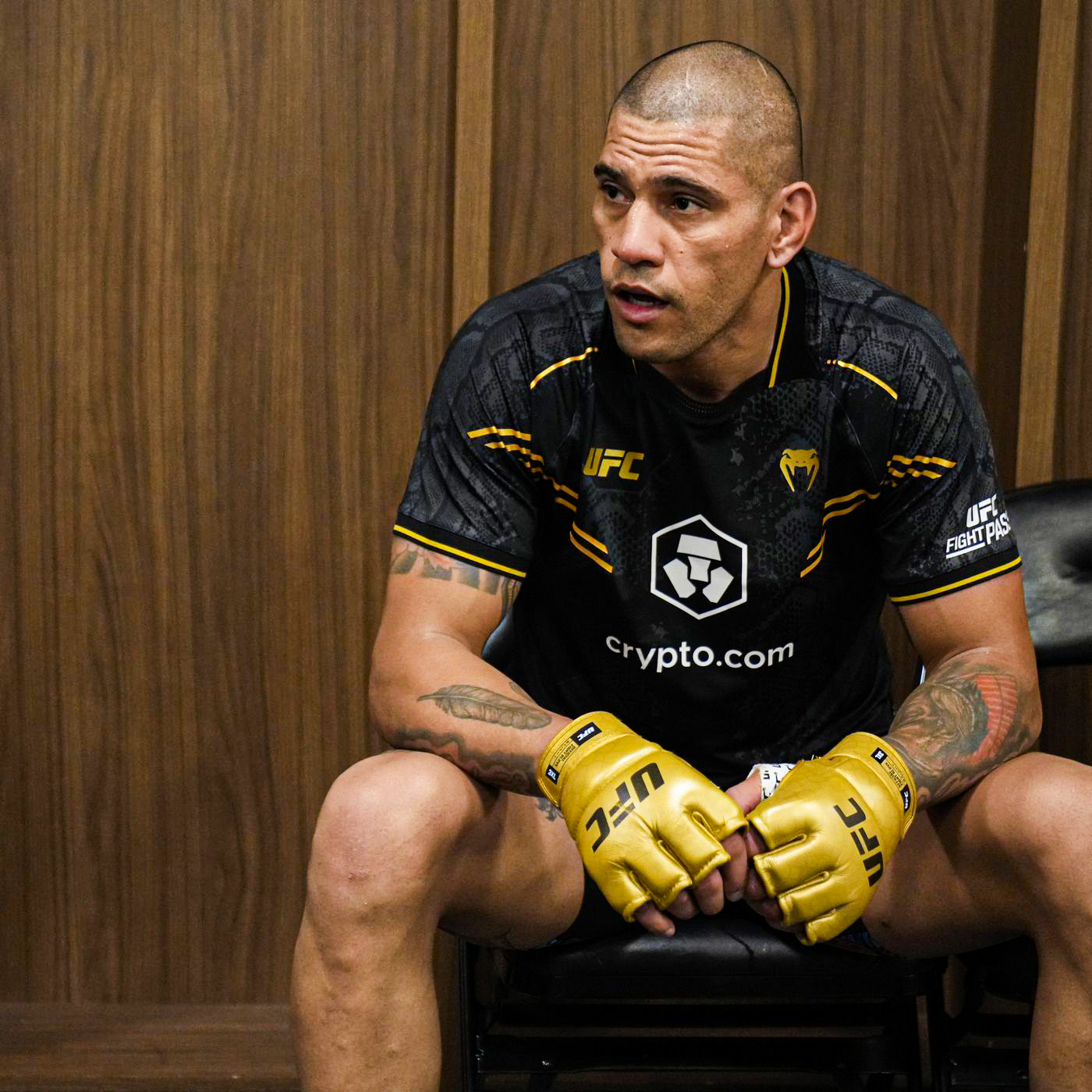 Álex Pereira, en el vestuario antes de un combate.