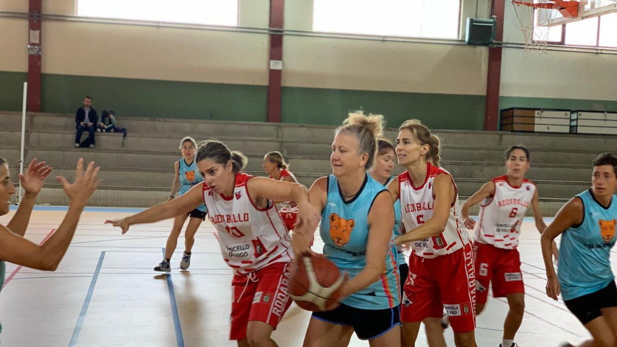 Las veteranas de baloncesto de León se imponen en Vigo y revalidan su título