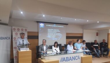 Cayetano Franco, presidente del Ademar, durante la asamblea de socios celebrada en la sede central de Abanca en León.
