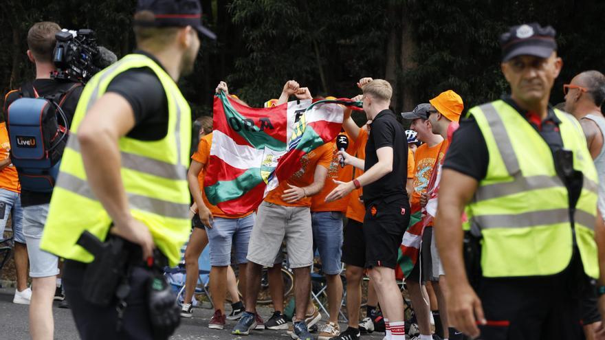 La Vuelta en Bizkaia: aficionados toman Pike Bidea