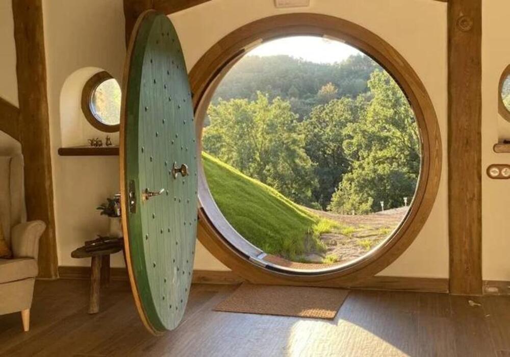 El abulense que invita a dormir en la casa de Frodo Bolson