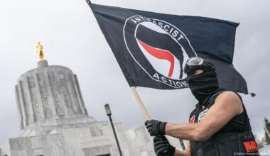 ¿qué es el movimiento Antifa? – DW – 18/09/2025