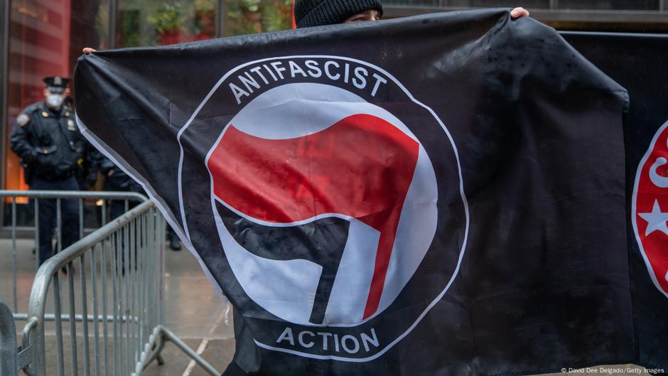 Trump designa "terrorista" al movimiento Antifa de EE.UU. – DW – 23/09/2025