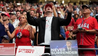 Trump encabeza multitudinario funeral de Charlie Kirk – DW – 21/09/2025