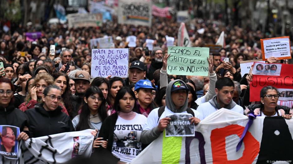 millares exigen justicia por triple feminicidio – DW – 28/09/2025