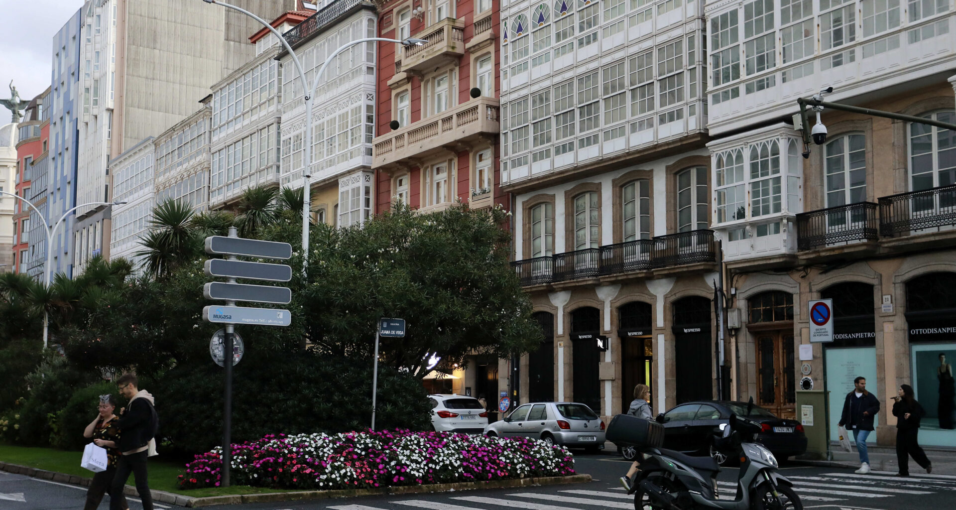 Proponen crear una estatua de Lorca en el mismo lugar donde se fotografió en A Coruña en 1932