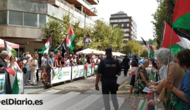 Gritos de "Israel genocida" y multitud de banderas palestinas al paso de La Vuelta por Cantabria