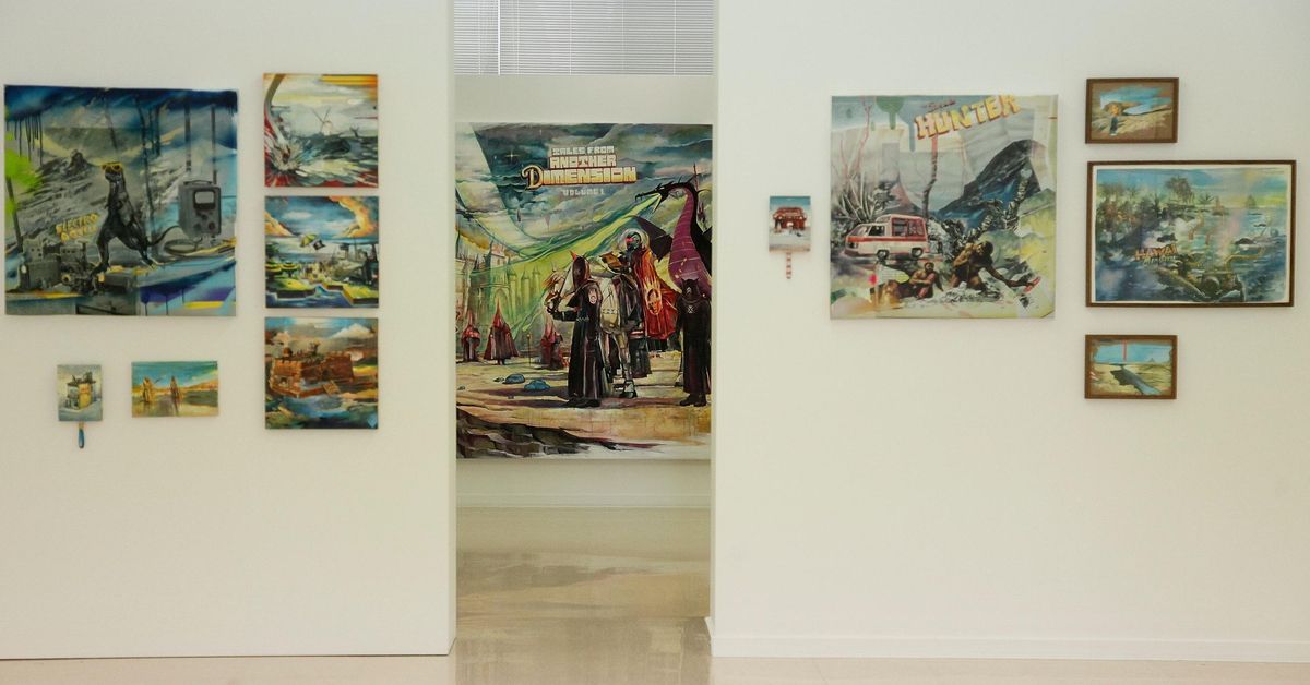 Jonathan Notario, el pintor que convierte en arte enciclopedias condenadas a la basura