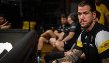 Fran Guerra, en una banda durante el derbi de pretemporada contra el Gran Canaria.