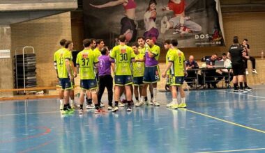 El BM Caja Rural Zamora durante un tiempo muerto en la pista de Safa Madrid