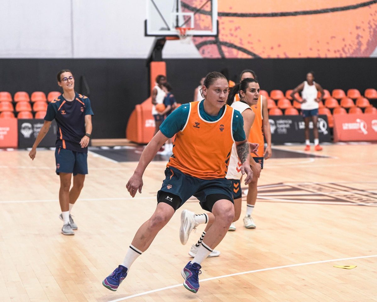 Alina Iagupova, en su primer entrenamiento de la pretemporada en L'Alqueria.