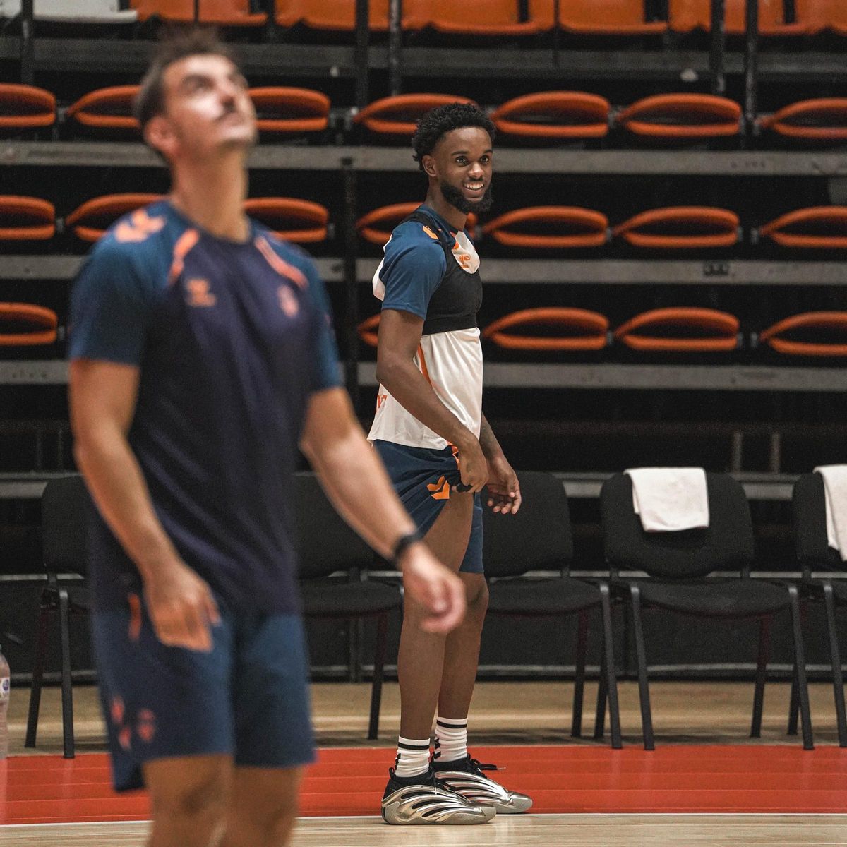 Jean Montero, en el entrenamiento de este lunes en La Fonteta.