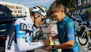 Los profesionales se convierten en cicloturistas por un día