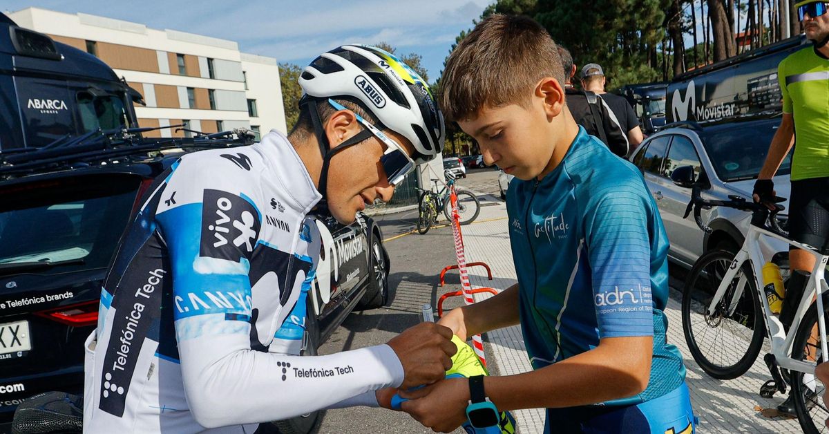Los profesionales se convierten en cicloturistas por un día