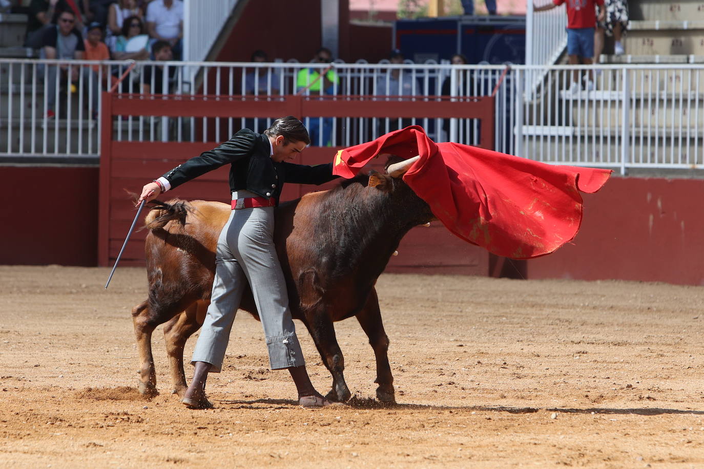 Oreja para Hernández y León en la última clase práctica del Certamen