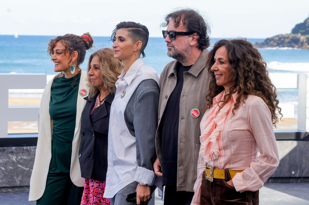 Rosario, Lolita, Alba Flores, Elena Molina e Isaki Lacuesta este martes en Donosti