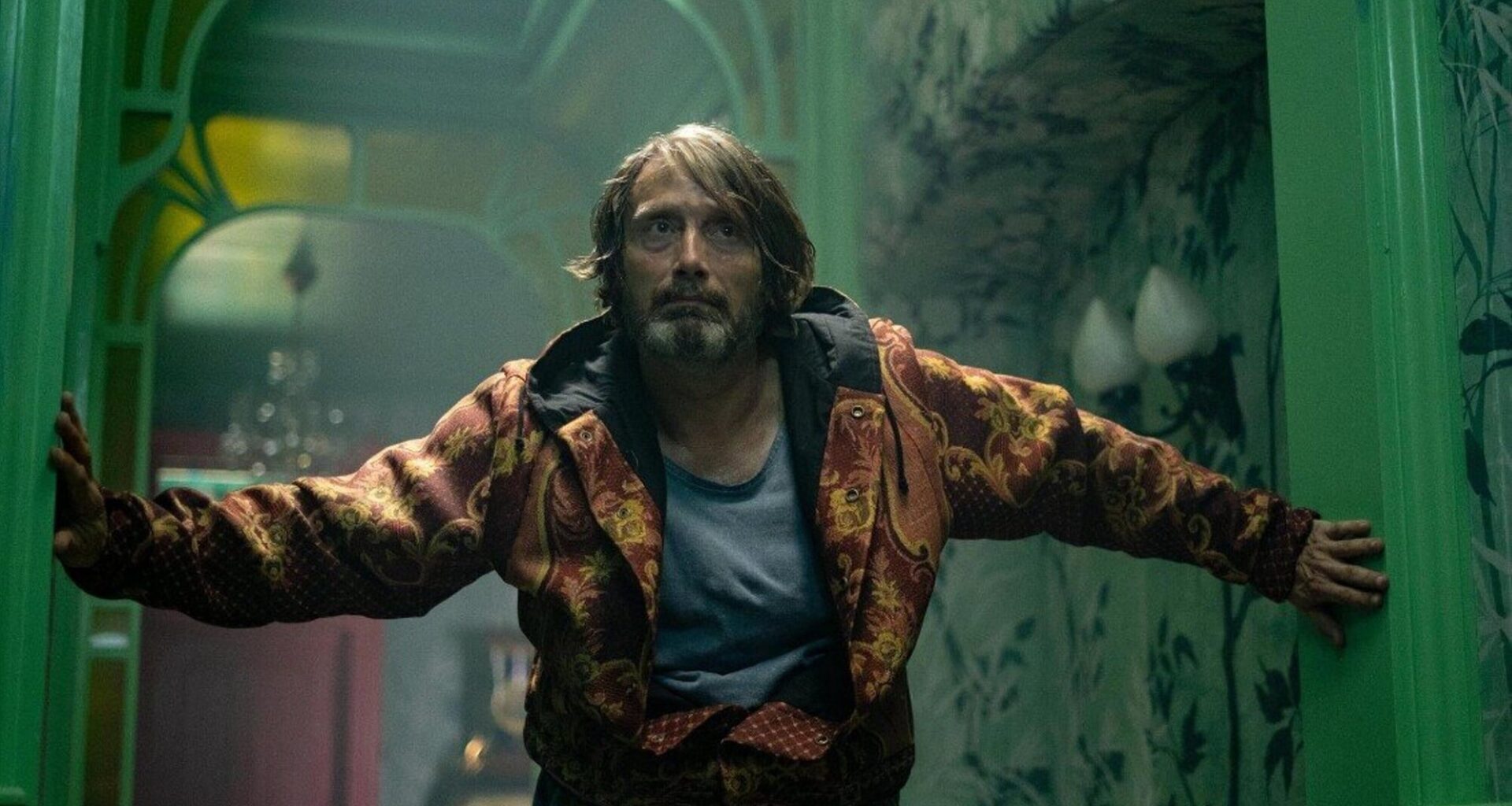 Mads Mikkelsen tiene que matar un monstruo en el tráiler de 'Dust Bunny', lo nuevo del creador de 'Hannibal'