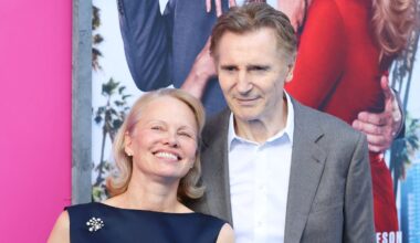 Pamela Anderson dice 'basta' y responde a los que dudan de su romance con Liam Neeson: "Soy auténtica"