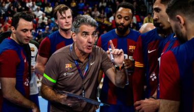 Carlos Ortega dirige al Barça de balonmano contra el Bidasoa