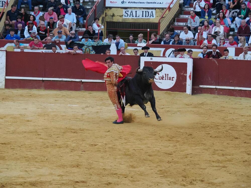 La segunda corrida de Cuéllar tampoco abre la puerta grande