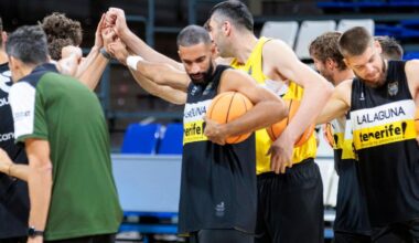 Corro de los jugadores del CB Canarias en la sesión de este martes.