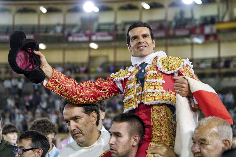 Emilio de Justo gana el relato del mano a mano