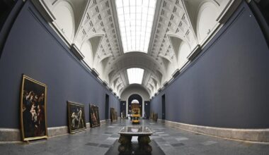 El Museo del Prado se renueva y cambia el color de su galería central a un profundo azul