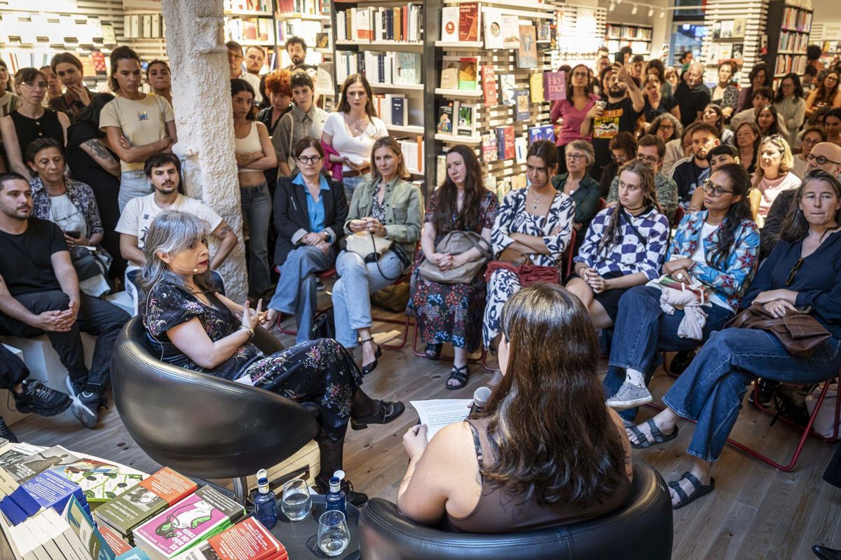Barcelona 22/09/2025 Icult. La escritora Mariana Enríquez conversa con la librera Júlia Freitas en el marco del ciclo «Los libros que me han influido» de la Acadèmia La Central. El encuentro tendrá lugar en la nueva librería La Central de Consell de Cent. AUTOR: MANU MITRU