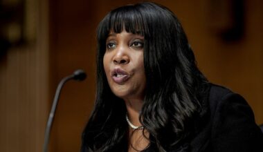 Trump pide a la Corte Suprema de EEUU que le permita despedir a gobernadora de la Fed Lisa Cook
