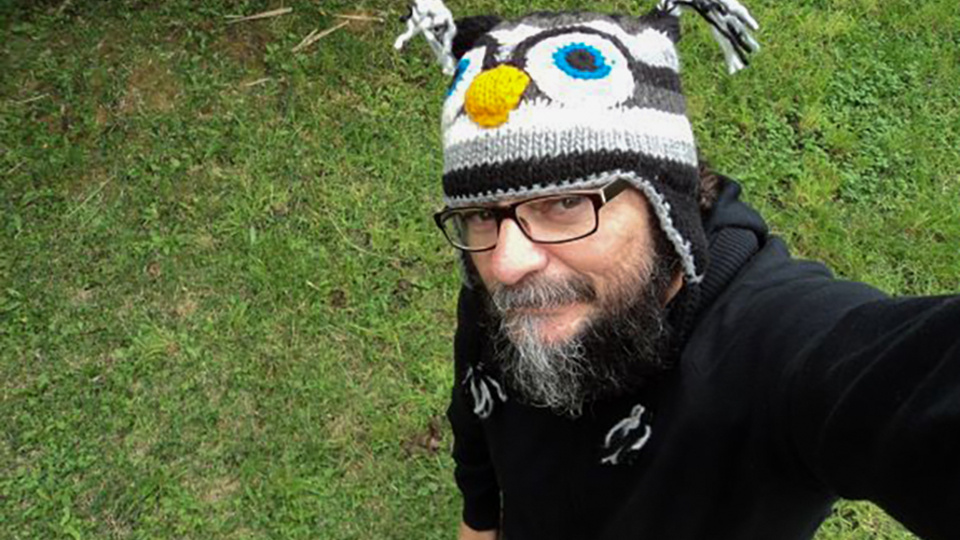 "Una novela es como un altavoz del pueblo" | "Estonia", el paisaje distópico sin certezas del costero Carlos Ríos 