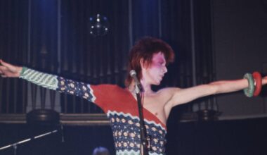 Se abre el archivo de David Bowie: entre una película fallida, vestuario e instrumentos